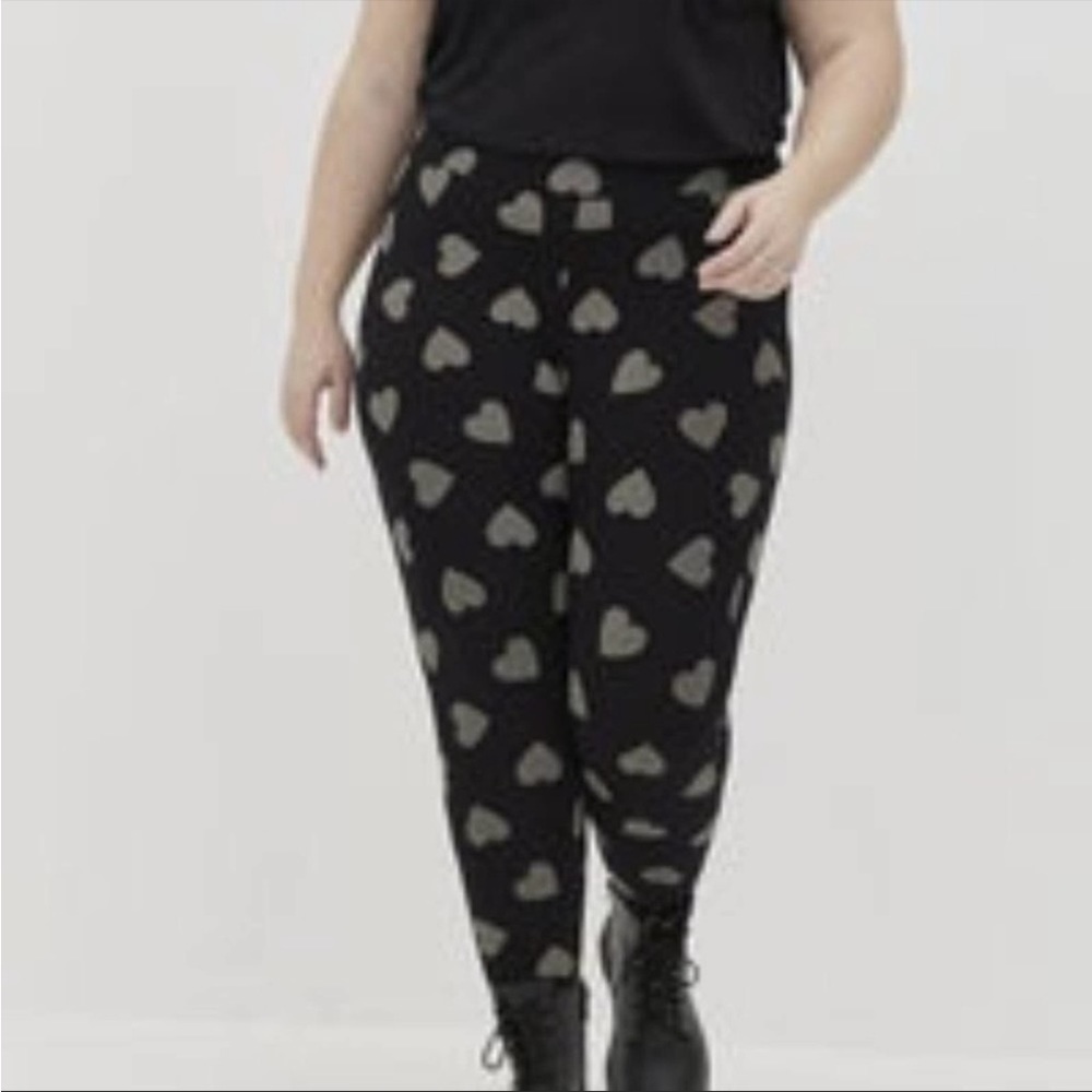 Never worn heart leggings.